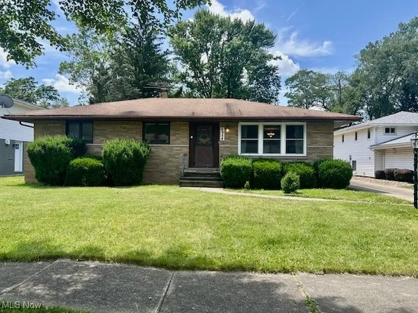 6984 Greenbriar Dr, Parma Heights, OH 44130