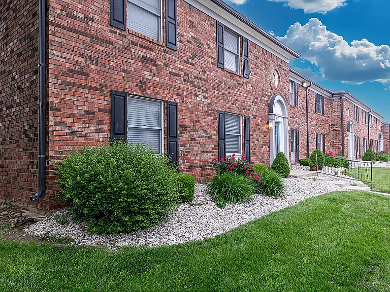 Building exterior & landscaping
