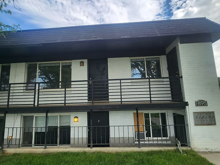 895 E Arrowhead Ln — Photo 13