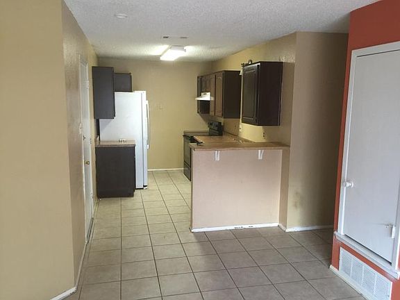 2nd image of 2109 Creekwood Dr