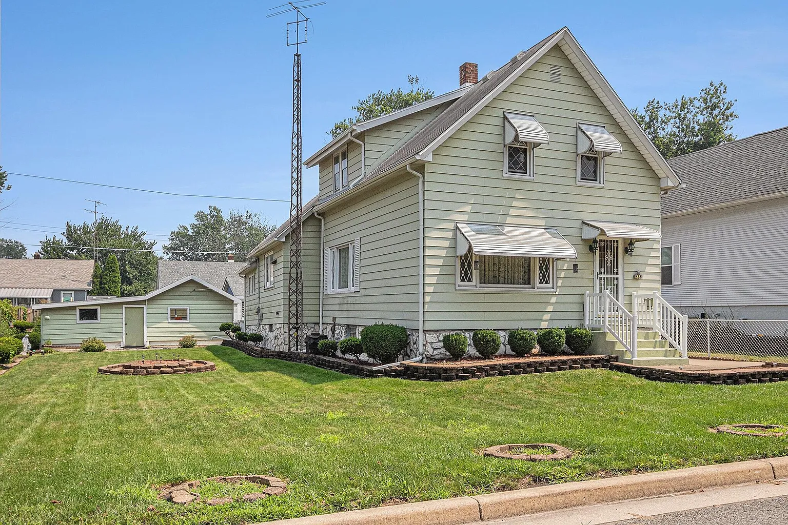 408 Hoyt St photo 1