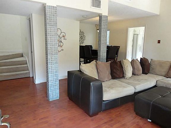 3rd image of 2105 Holly Hill Ln