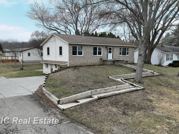 241 W Turner St, Mayville, MI 48744