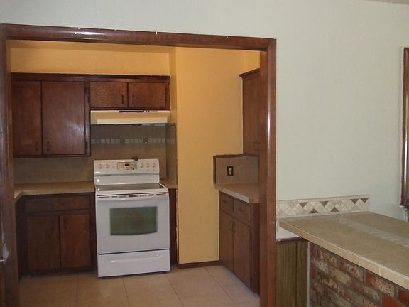 2nd image of 2118 E Harlow Pl