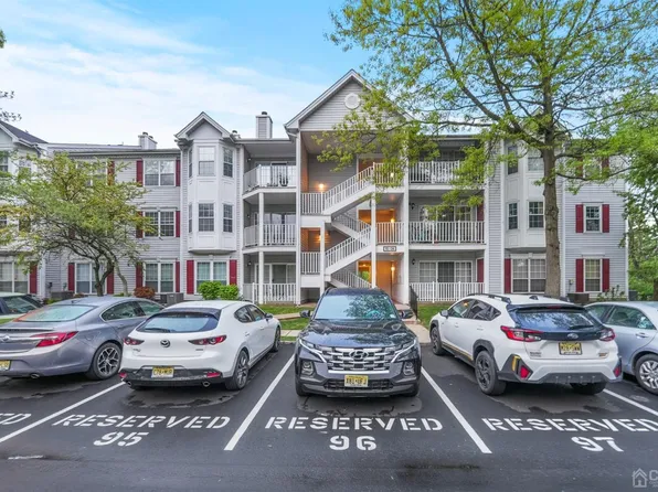 17 Sheffield Ct, North Brunswick, NJ 08902