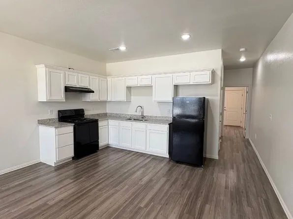 RH I Open Market, 3013 Choctaw St #2809B, Dodge City, KS 67801