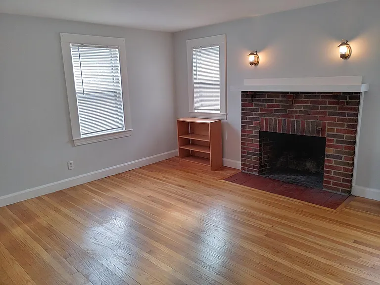 35 Maplewood St — Photo 4