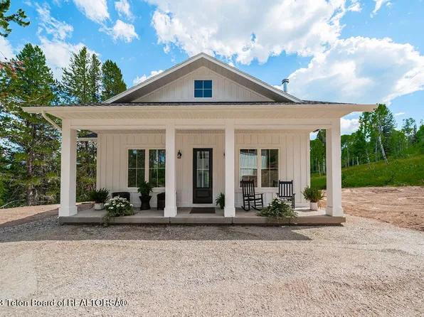101 Caribou Forest Dr, Alpine, WY 83128