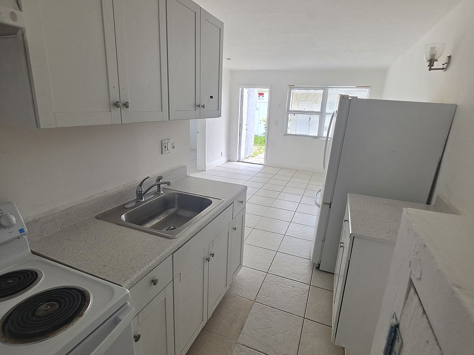 1st image of 1305 NE 2nd Ave #4