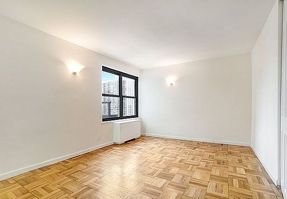 5th image of 355 E 72nd St #20