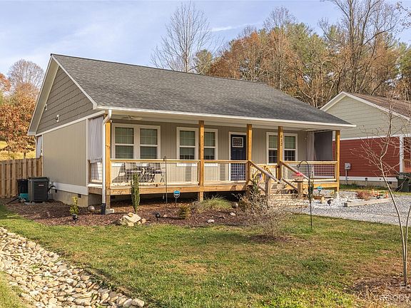 3rd image of 412 N Lakeside Dr
