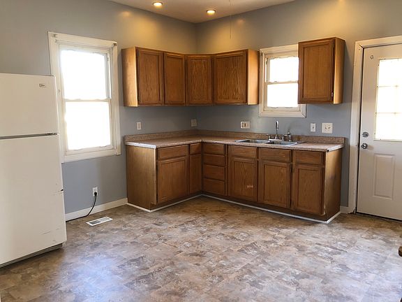5th image of 1028 Ironmoulders St