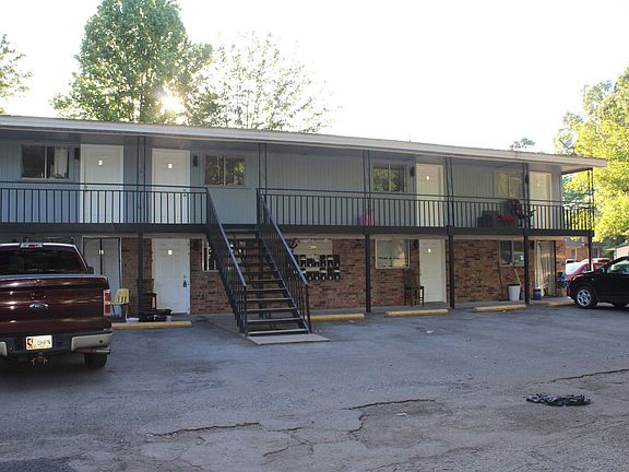 4th image of 2600 S Beech St