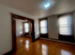 23 Essex St APT 2R, Holyoke, MA 01040