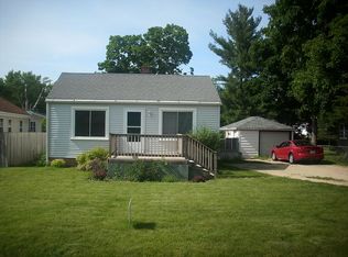 414 Shoreland Rd, Machesney Park, IL 61115