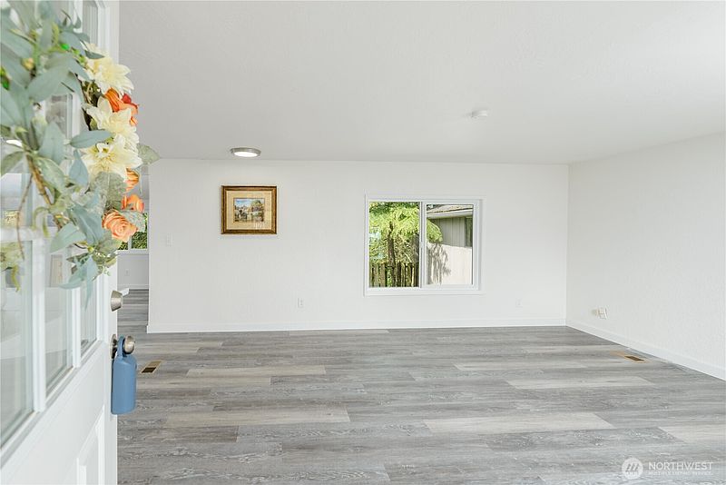 3rd image of 251 Washington Harbor Rd