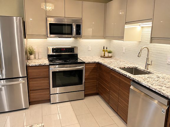4th image of 200 Cove Way Unit 403