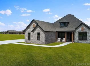 16321 E 101st St, Owasso, OK 74055