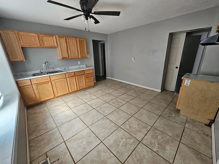 2407 N 15th St — Photo 3