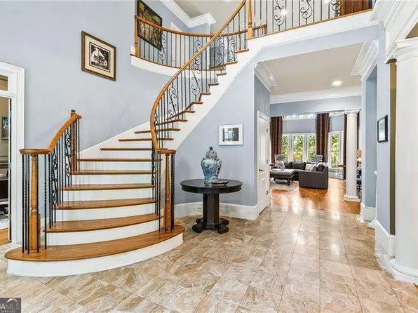 221 Allmond Ln, Alpharetta, GA 30004