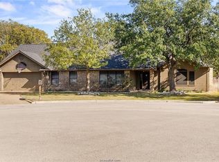 1806 Francis Cir, College Station, TX 77840