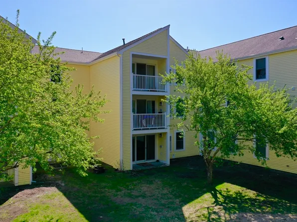 5 Marc Dr APT 5B2, Plymouth, MA 02360