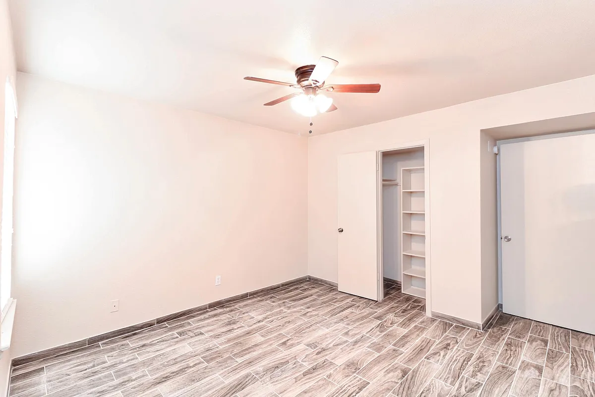 Building Photo - 8033 Cambridge Cir #8039