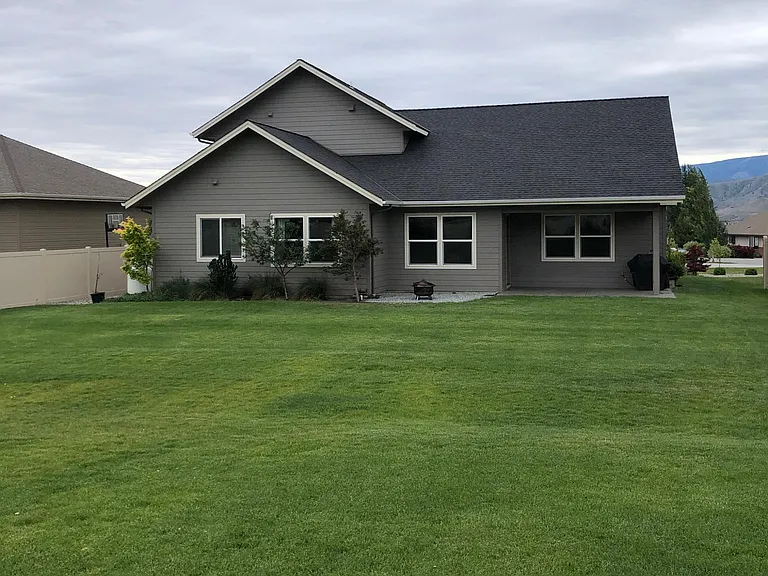 326 Brinley Ln — Photo 2