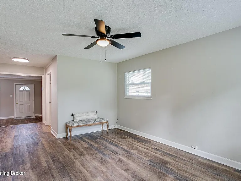 9606 El Prado St — Photo 3