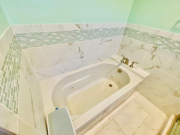 Jacuzzi to spend your evening with glass of wine