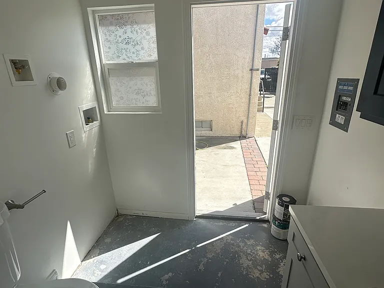 Laundry/Shower Room