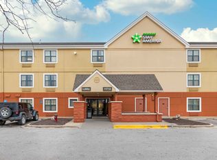 Kansas City - Airport - Plaza Circle, Kansas City, MO 64153