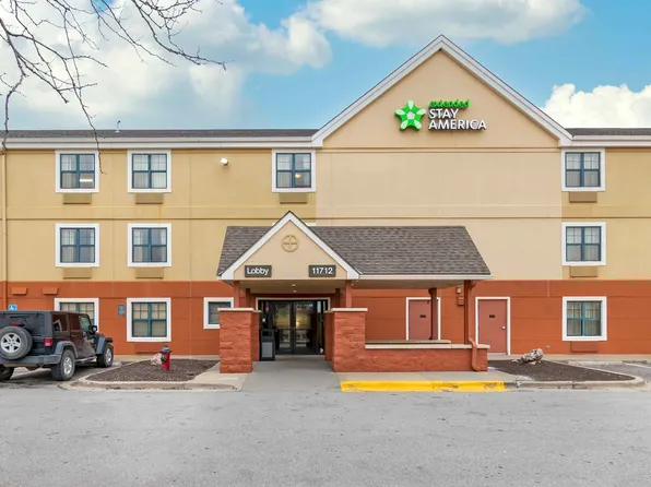 Kansas City - Airport - Plaza Circle, 11712 NW Plaza Cir, Kansas City, MO 64153