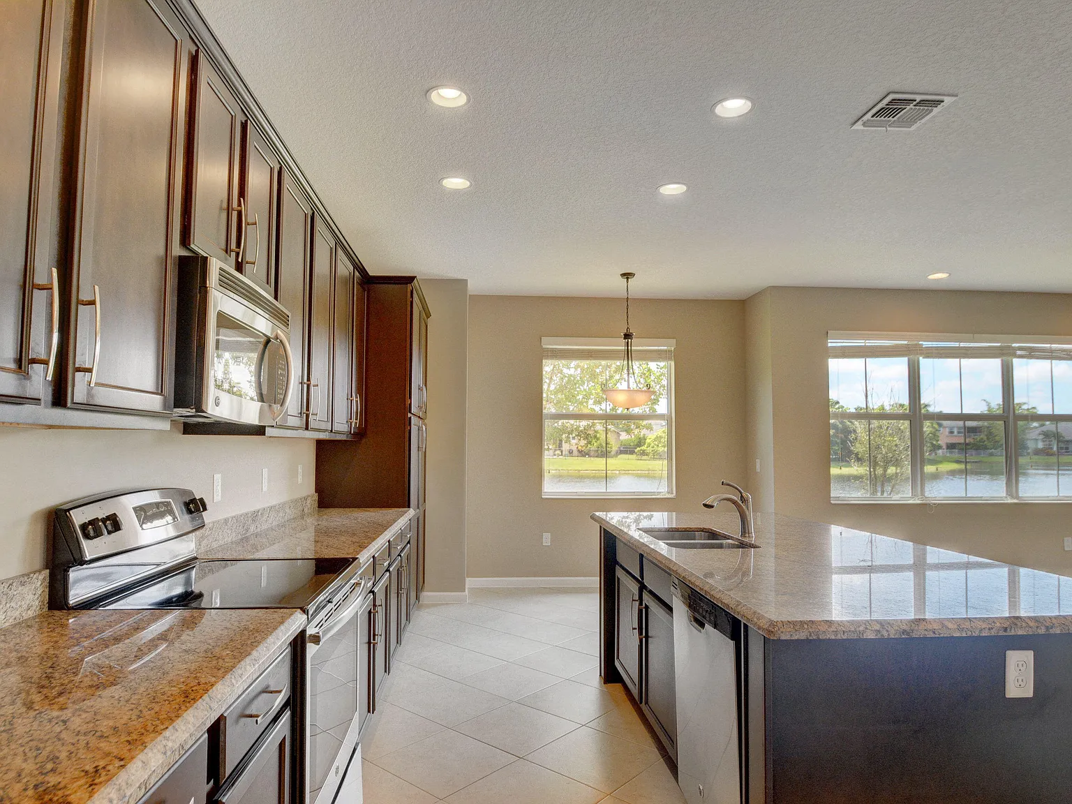 4 bed, 3.5 bath, 2873 sqft, $4,295 — Photo 3