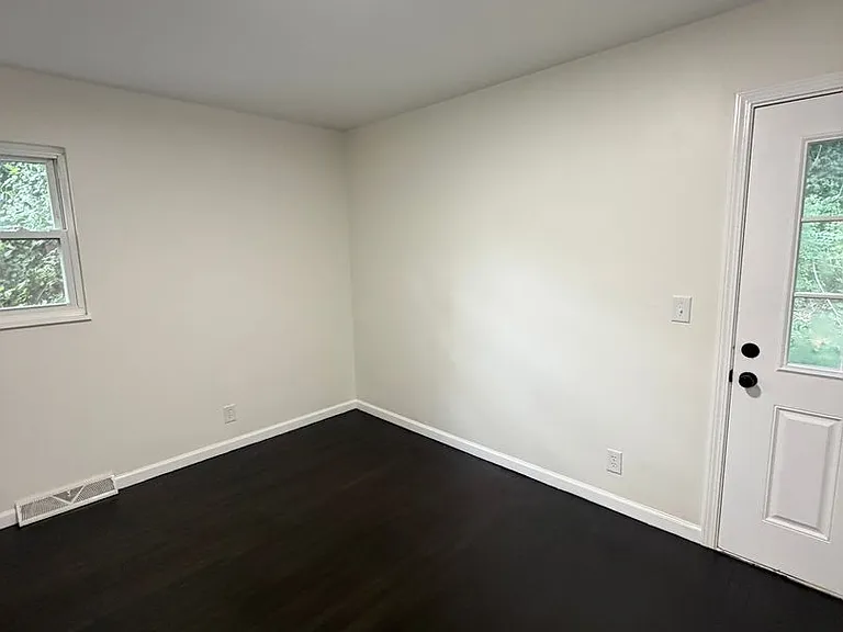 2376 Westwood Dr — Photo 9