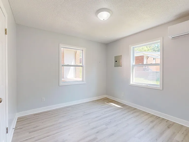 Two bedroom apartment for $1199 per month ~5 minutes from the Airport in a quaint and quiet commu... — Photo 8