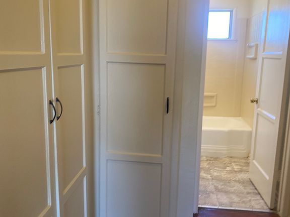 4th image of 14429 Cabell Ave