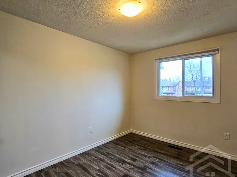 458 Springbank Ave N #2 — Photo 6