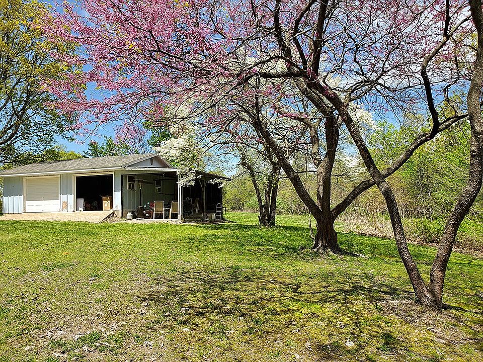 Detached 2 car garage/worksh