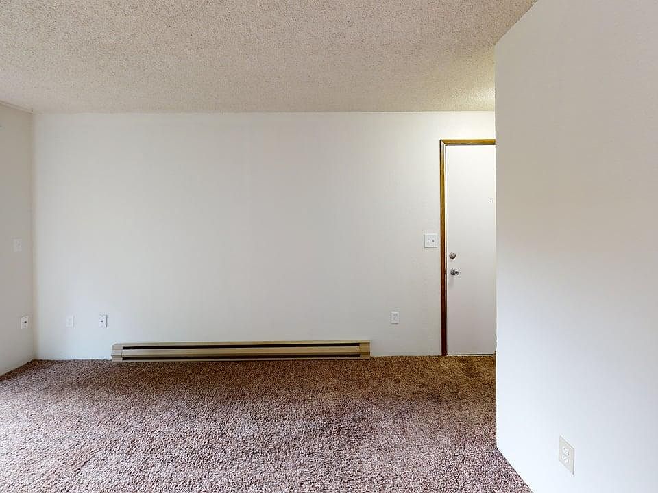 1 Bed 1 Bath - Living Room