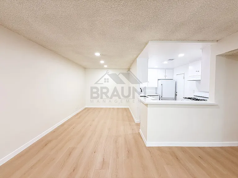 6041 WHITSETT — Photo 9