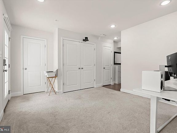 4th image of 1317 Spindrift Rd