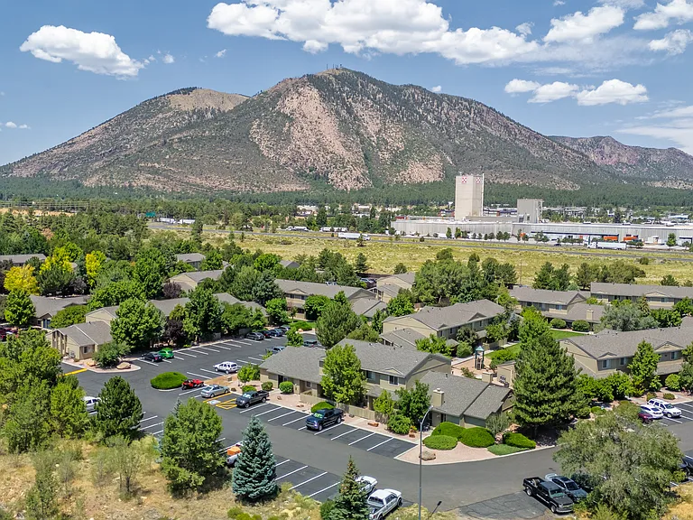 Country Club Terrace Apartments — Photo 30