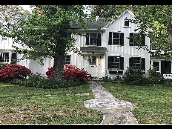 2nd image of 504 N Quaker Ln