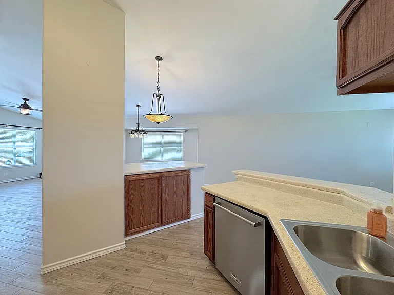 848 Sunset Park Dr — Photo 12
