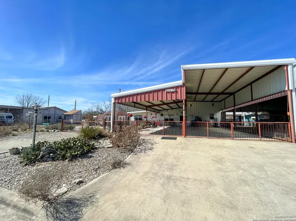 69 Redbud St, Brackettville, TX 78832