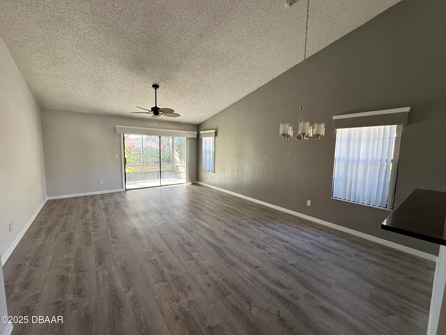 2 bed, 2.0 bath, 1183 sqft, $1,800 — Photo 2