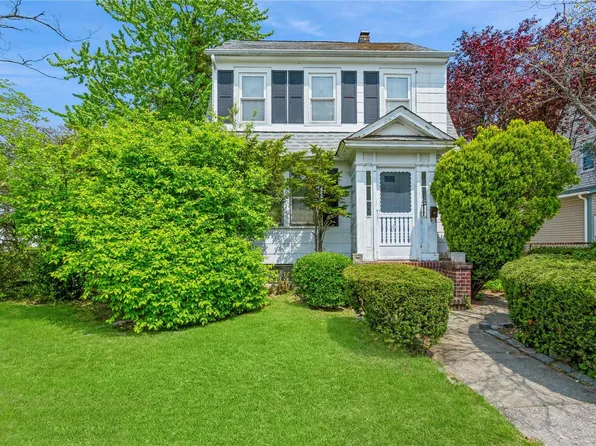139 Roosevelt Avenue, Valley Stream, NY 11581