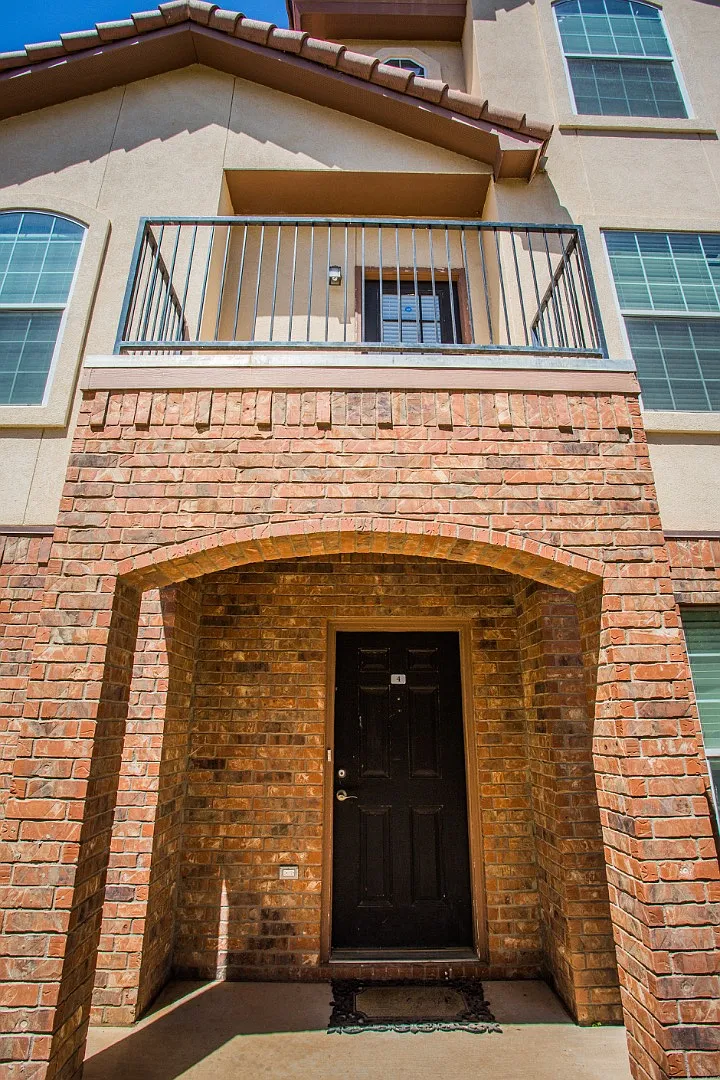2108 Main St - Unit 4 — Photo 2