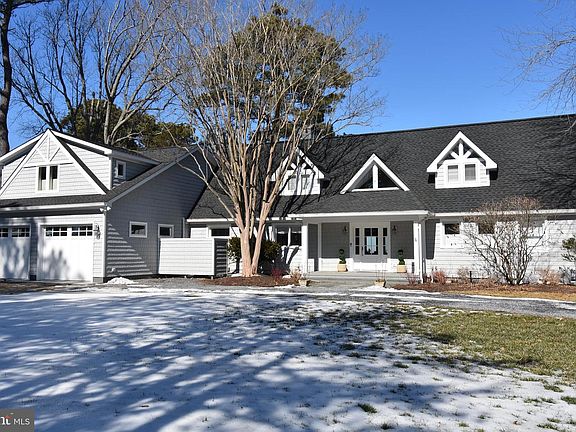 3rd image of 601 Cove Rd